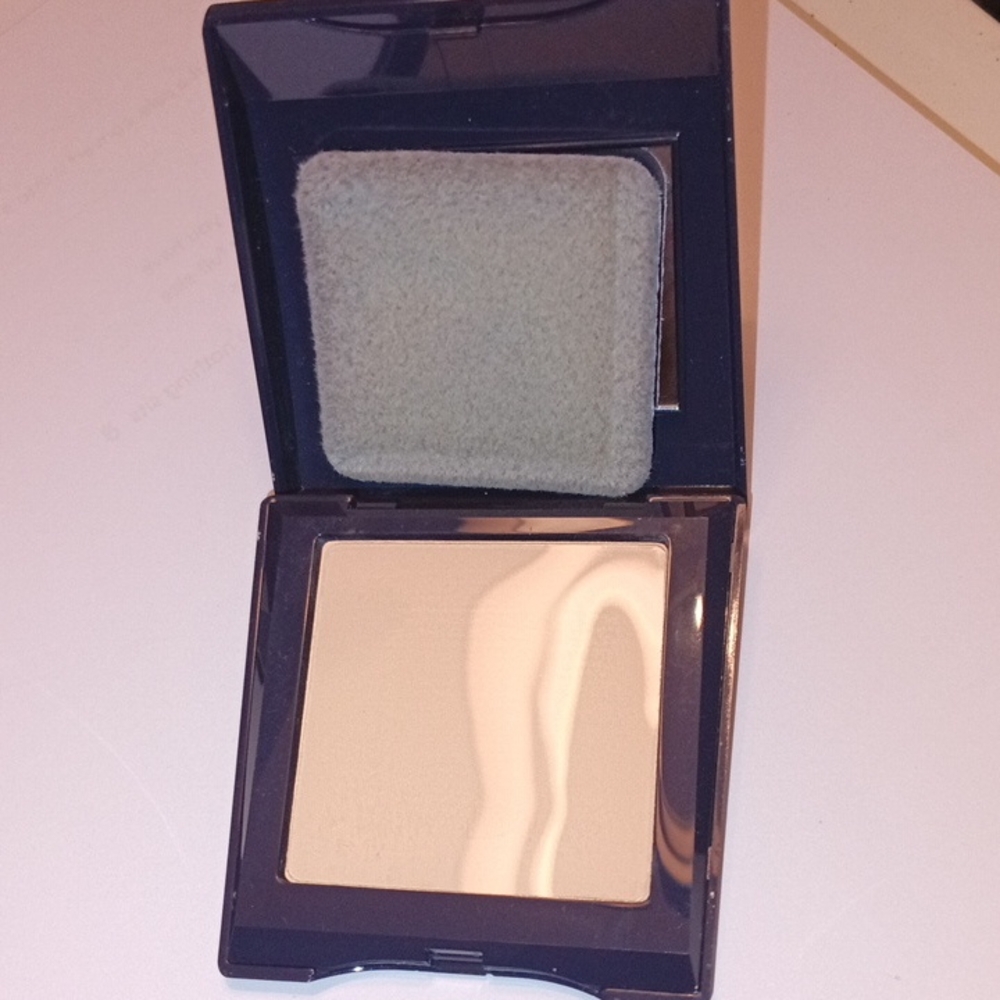 2001 Clear Finish Great Complexion Pressed Powder with Mirror - Classic Ivory